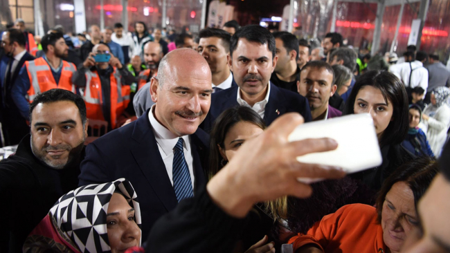 Bakanlar Soylu ile Kurum, İzmir'de TOKi konutlarını inceledi